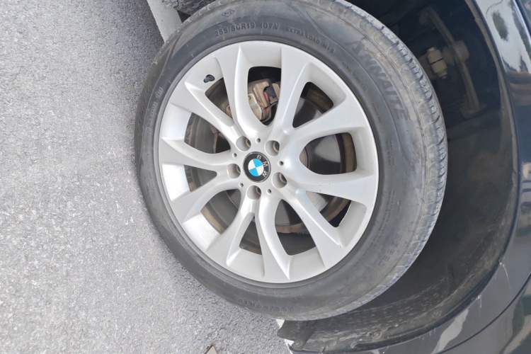 Used BMW X5 2018 xDrive28i Right Front Wheel Hub