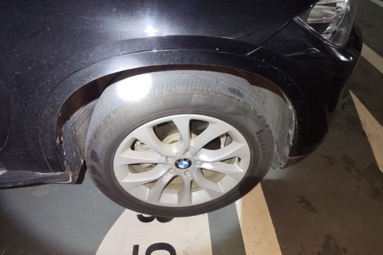 Used BMW X5 2018 xDrive28i Right Front Wheel Hub