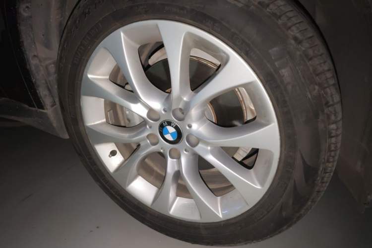 Used BMW X5 2018 xDrive28i Right Front Wheel Hub