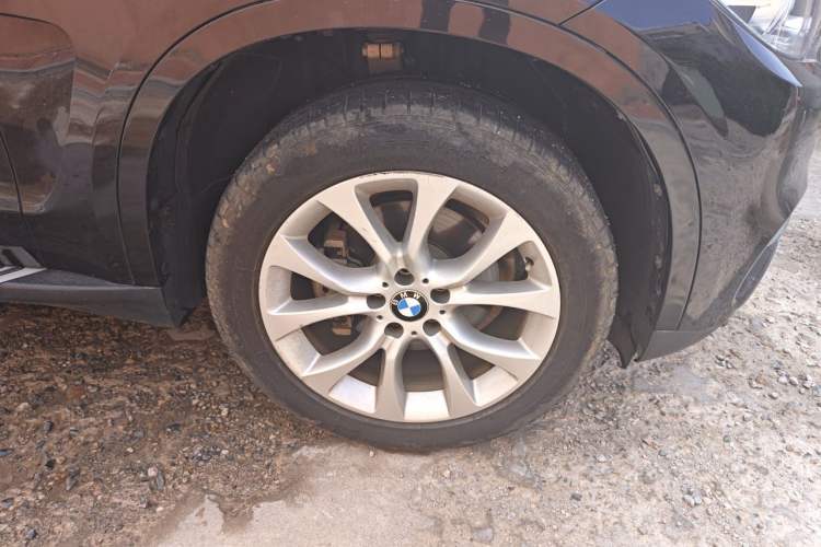 Used BMW X5 2018 xDrive28i Right Front Wheel Hub