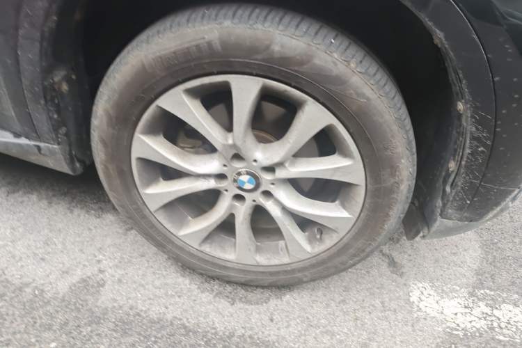 Used BMW X5 2018 xDrive28i Right Front Wheel Hub