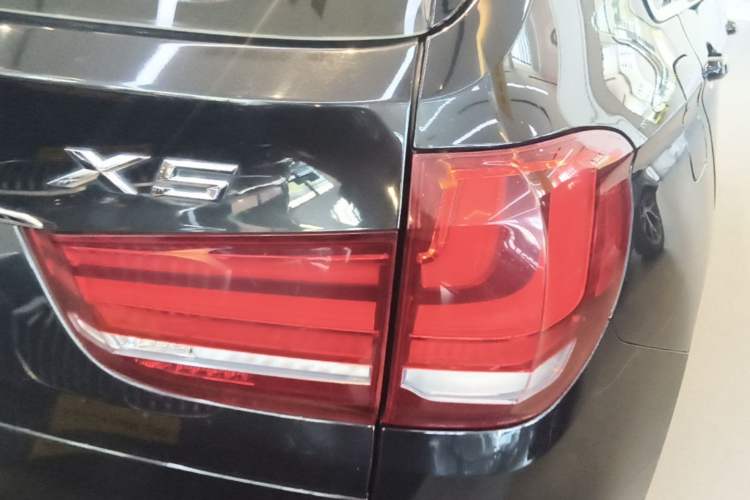 Used BMW X5 2018 xDrive28i Right Rear Taillight