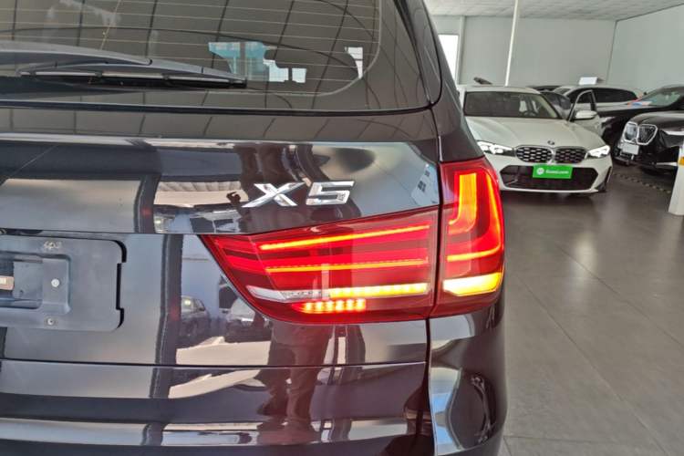 Used BMW X5 2018 xDrive28i Right Rear Taillight
