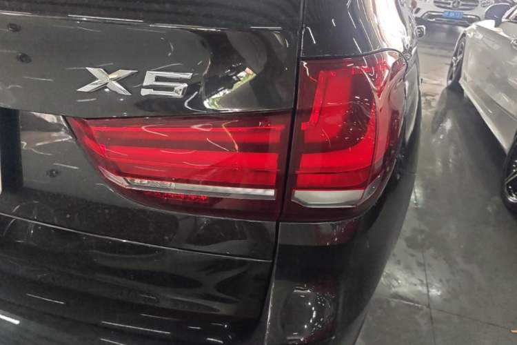 Used BMW X5 2018 xDrive28i Right Rear Taillight