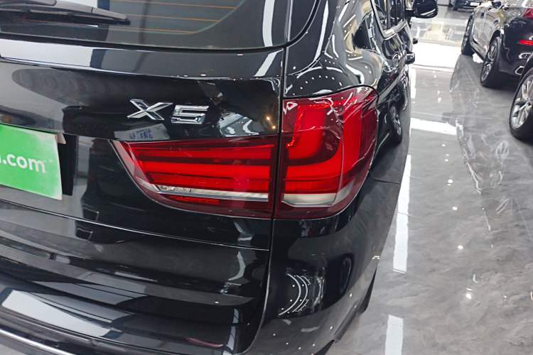 Used BMW X5 2018 xDrive28i Right Rear Taillight