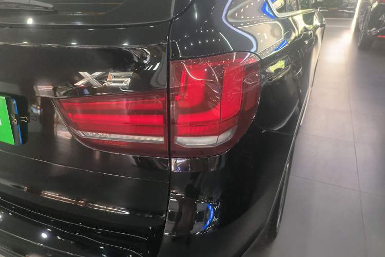 Used BMW X5 2018 xDrive35i Base Model Middle East Right Rear Taillight