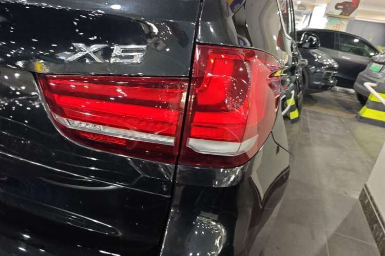 Used BMW X5 2018 xDrive28i Right Rear Taillight