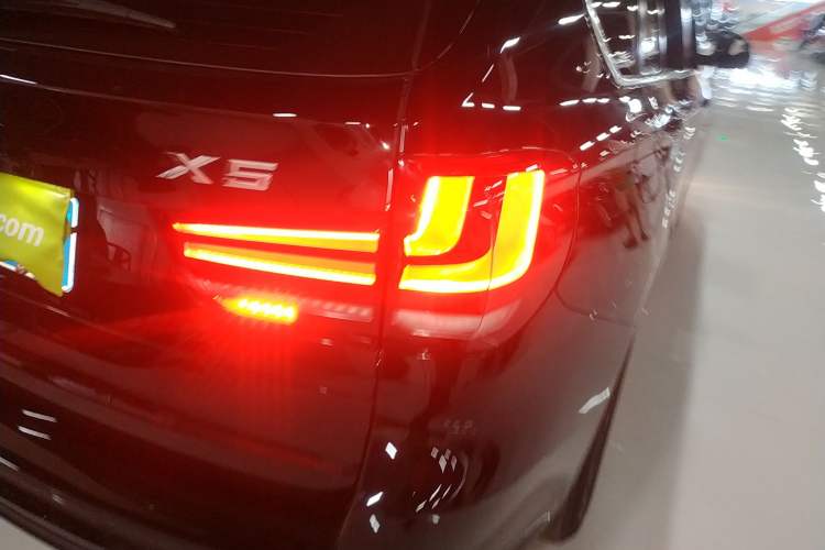 Used BMW X5 2018 xDrive35i Base Model Middle East Right Rear Taillight