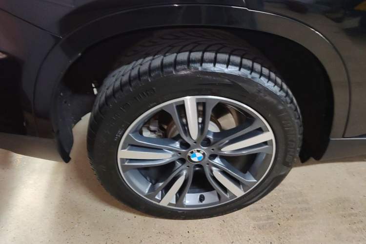 Used BMW X5 2018 xDrive35i Elegant Edition Right Rear Wheel Hub