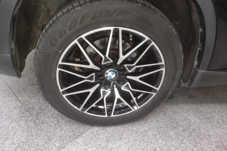 Used BMW X5 2018 xDrive35i Standard Small Screen Leather Middle East Right Rear Wheel Hub