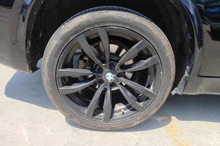 Used BMW X5 2018 xDrive35i M Sport Luxury Model Middle East Right Rear Wheel Hub