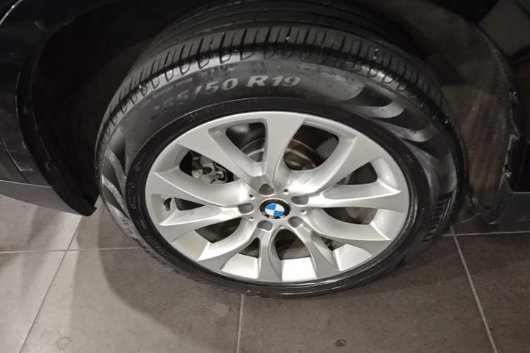 Used BMW X5 2018 xDrive28i Right Rear Wheel Hub