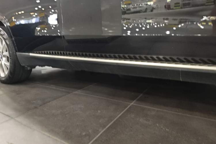 Used BMW X5 2018 xDrive28i Right Side Sill