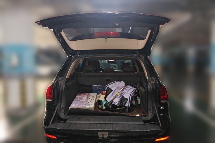 Used BMW X5 2018 xDrive28i Trunk