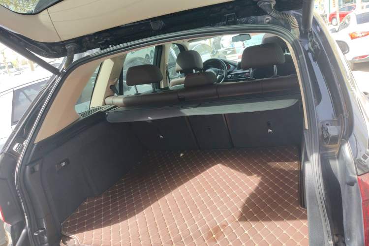 Used BMW X5 2018 xDrive28i Trunk