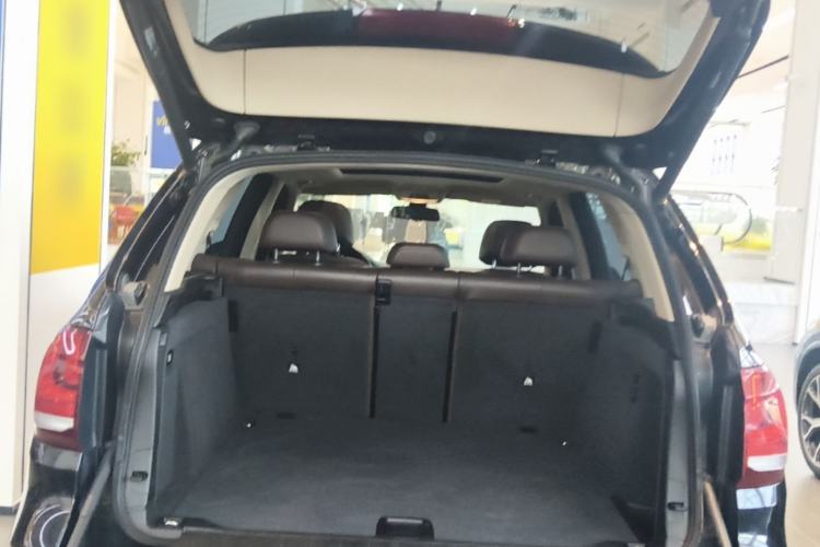 Used BMW X5 2018 xDrive28i Trunk