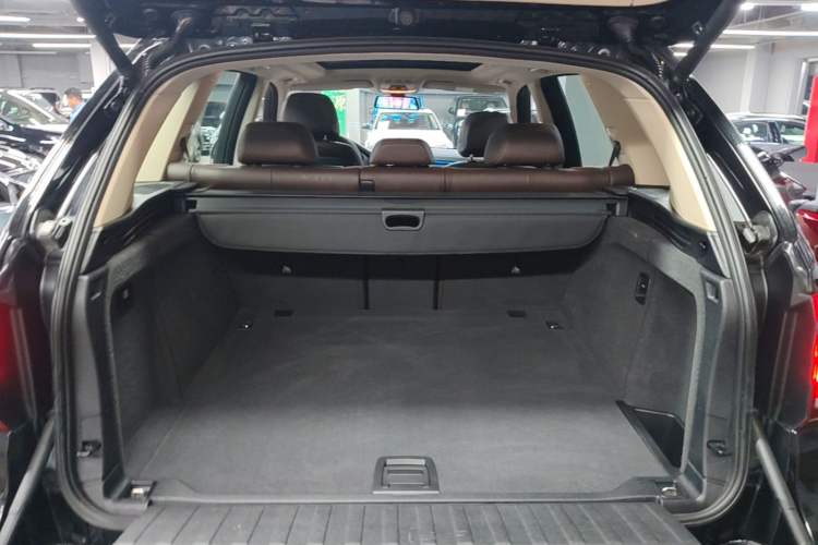 Used BMW X5 2018 xDrive35i Elegant Edition Trunk