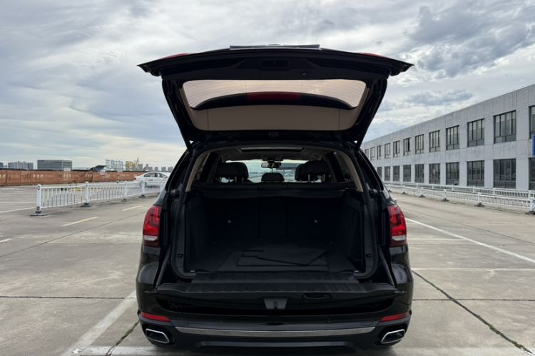 Used BMW X5 2018 xDrive35i Elegant Edition Trunk