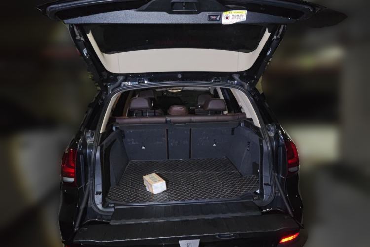 Used BMW X5 2018 xDrive28i Trunk