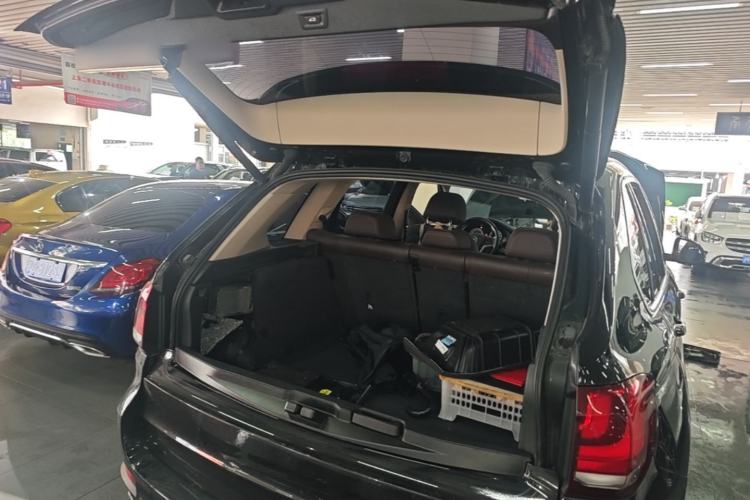Used BMW X5 2018 xDrive28i Trunk
