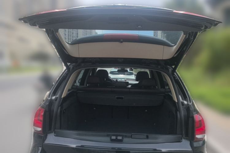 Used BMW X5 2018 xDrive28i Trunk