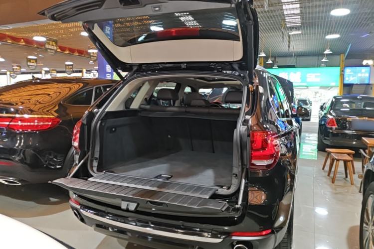 Used BMW X5 2018 xDrive28i Trunk