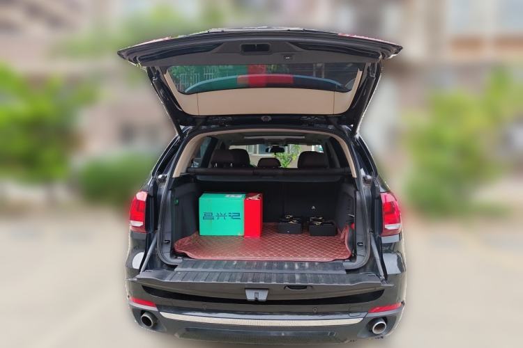 Used BMW X5 2018 xDrive28i Trunk
