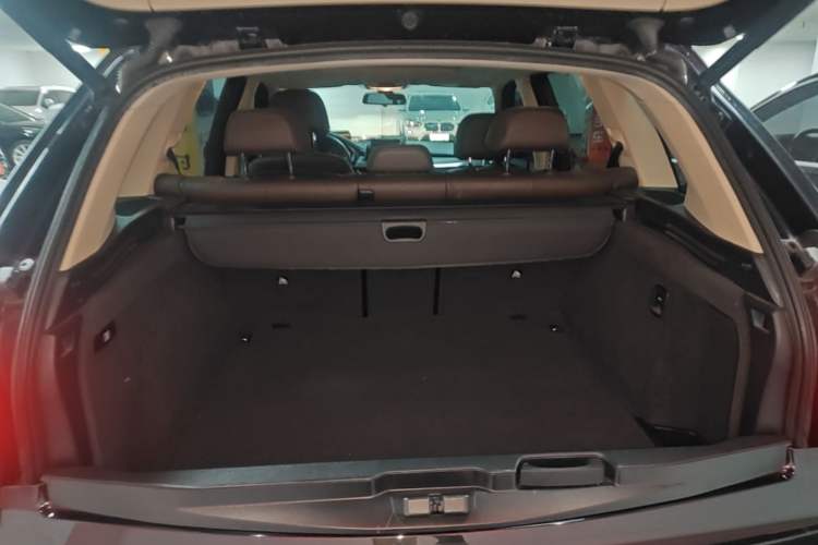 Used BMW X5 2018 xDrive28i Trunk
