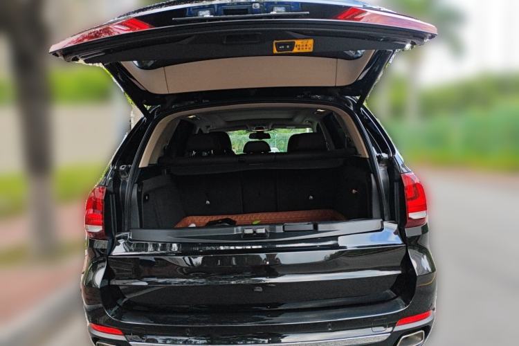 Used BMW X5 2018 xDrive28i Trunk