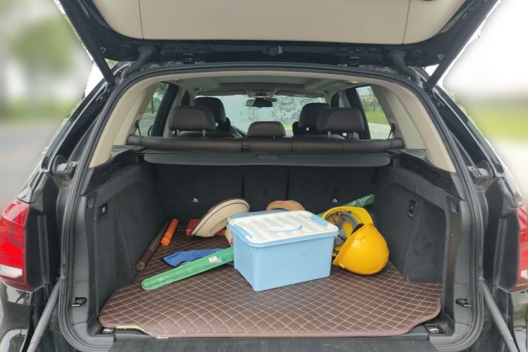 Used BMW X5 2018 xDrive28i Trunk