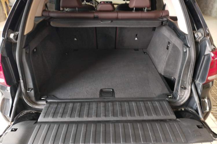 Used BMW X5 2018 xDrive28i Trunk