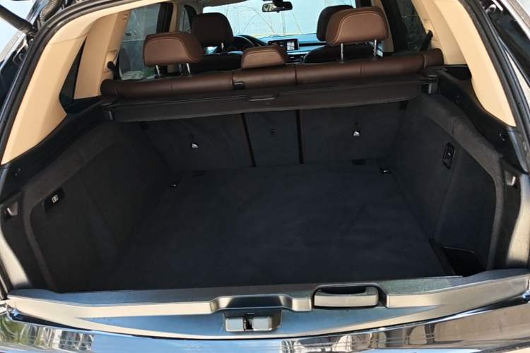 Used BMW X5 2018 xDrive28i Trunk