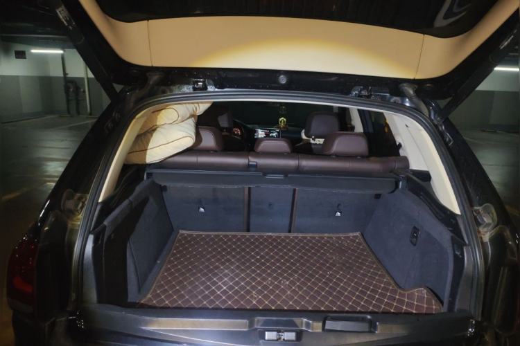 Used BMW X5 2018 xDrive28i Trunk