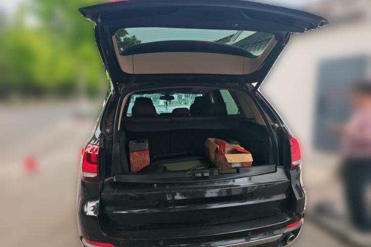 Used BMW X5 2018 xDrive28i Trunk