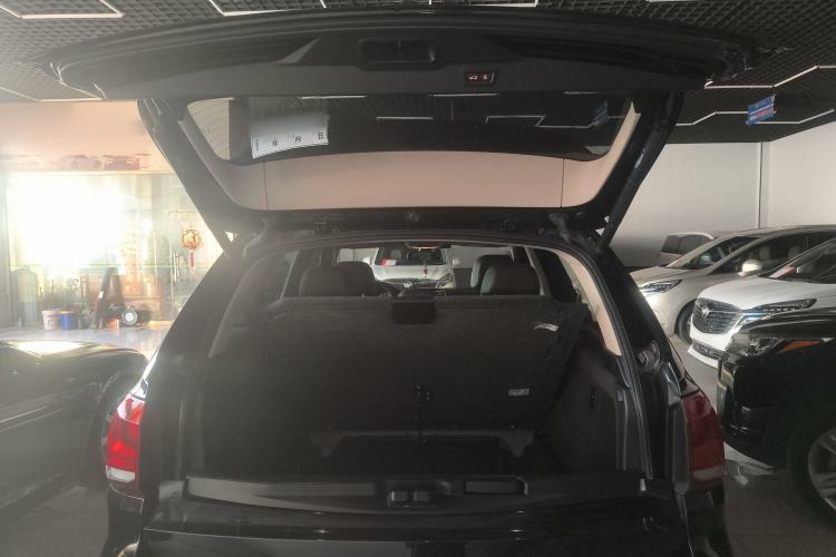 Used BMW X5 2018 xDrive28i Trunk
