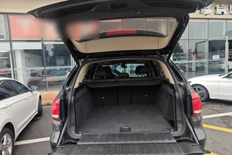 Used BMW X5 2018 xDrive28i Trunk