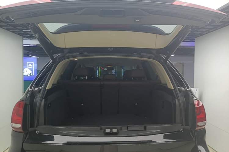 Used BMW X5 2018 xDrive35i Elegant Edition Trunk