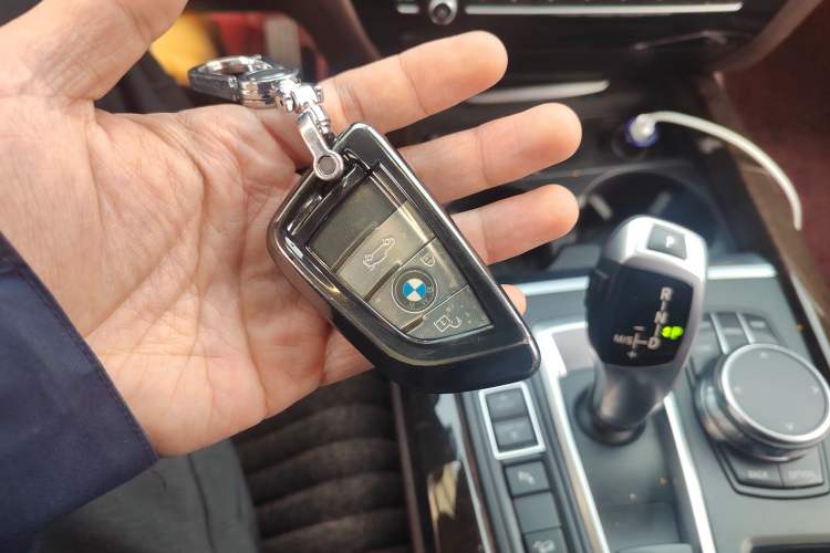 Used BMW X5 2018 xDrive28i Vehicle Key