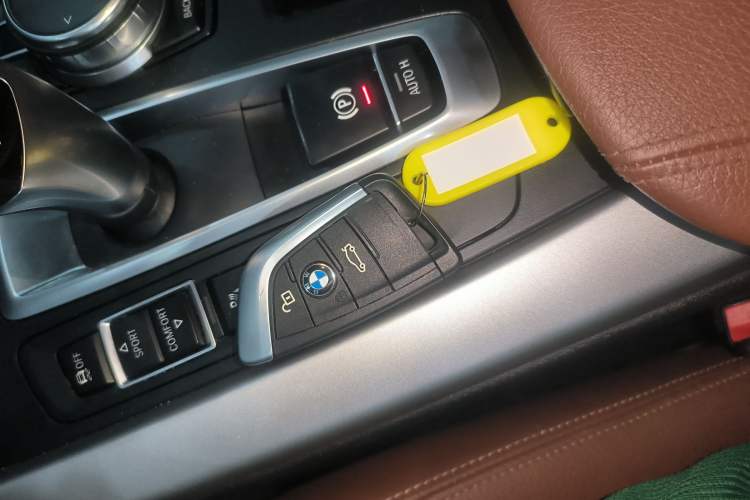 Used BMW X5 2018 xDrive35i Base Model Middle East Vehicle Key