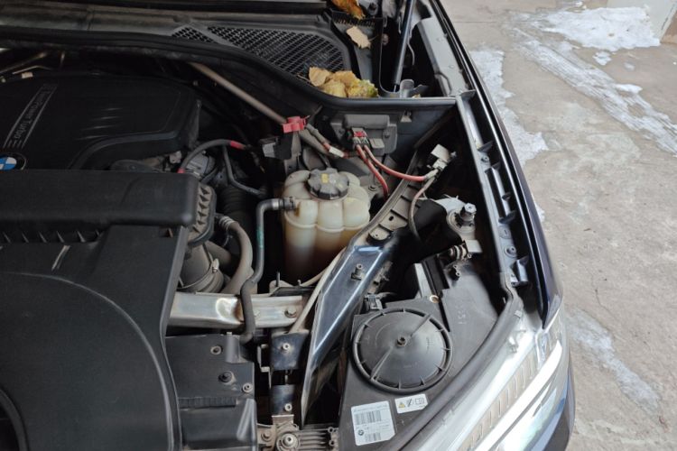 Used BMW X5 2018 xDrive28i Engine Bay Left