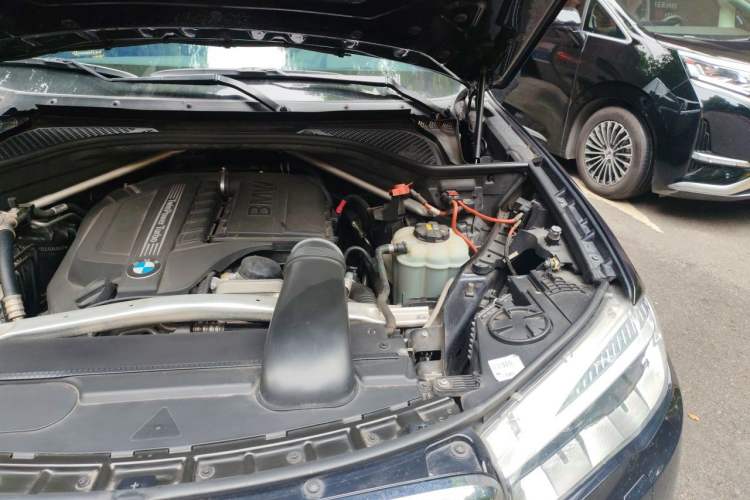 Used BMW X5 2018 xDrive35i M Sport Luxury Edition Engine Bay Left
