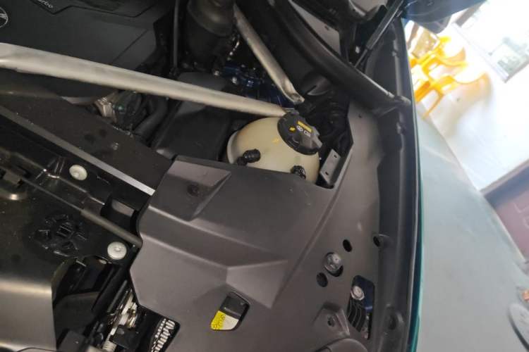 Used BMW X5 2018 xDrive35i M Sport Edition Engine Bay Left