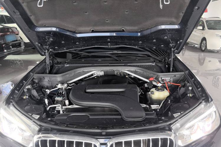 Used BMW X5 2018 xDrive28i Engine Bay