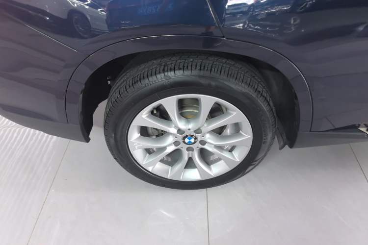 Used BMW X5 2018 xDrive28i Exterior 8