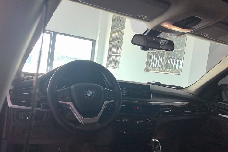 Used BMW X5 2018 xDrive28i Interior 2