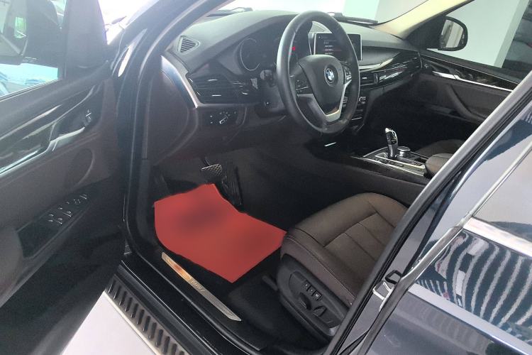 Used BMW X5 2018 xDrive28i Interior 3