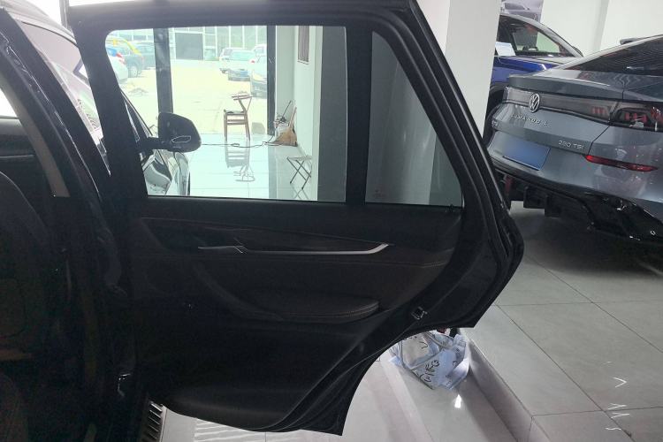 Used BMW X5 2018 xDrive28i Interior 6