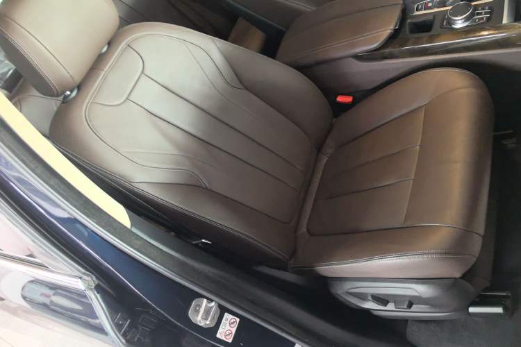 Used BMW X5 2018 xDrive28i Right Front Seat