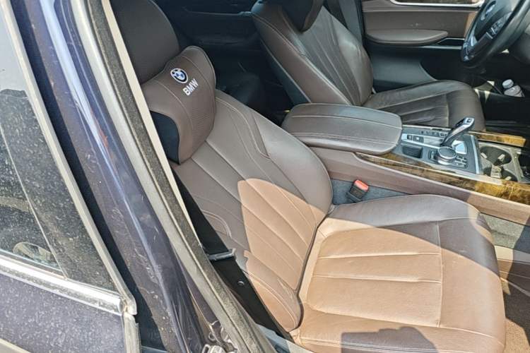 Used BMW X5 2018 xDrive28i Right Front Seat