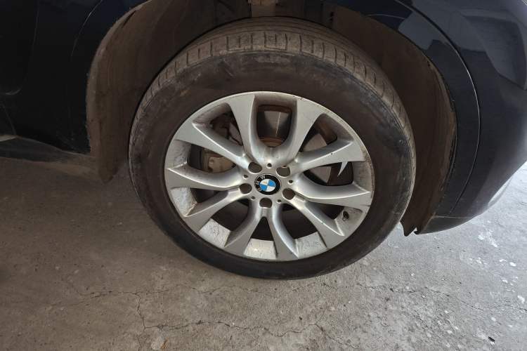 Used BMW X5 2018 xDrive28i Right Front Wheel Hub